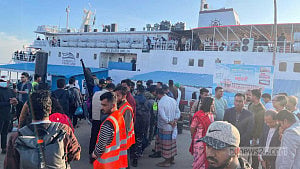 Over 1,000 tourists sail to St Martin's under tight watch