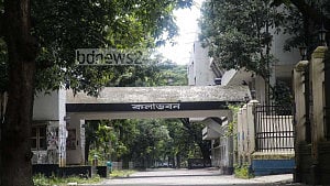 DU may hold pending final exams during winter break