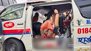 3 of a family killed in Faridpur crash