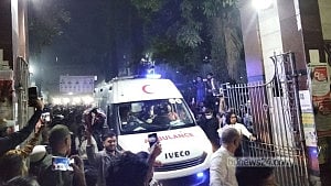 ঢাকা মেডিকেল থেকে এভারকেয়ারে হাদি
