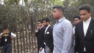 জিজ্ঞাসাবাদকালে সেনাকর্তা ফোন করে টিভিতে সংবাদ নিয়ন্ত্রণ করছিলেন: হাসনাত