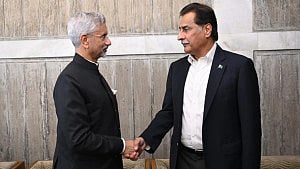 Indian FM, Pakistani speaker meet in Dhaka