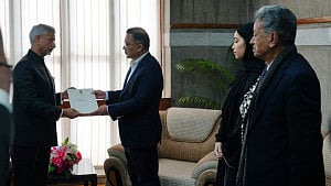 India FM, Pakistan delegation meet Tarique to convey condolences