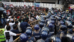 Police block ‘March to Indian High Commission’ in North Badda
