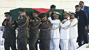 স্বামীর পাশে সমাহিত খালেদা জিয়া