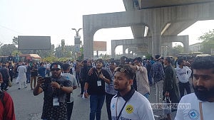 Mobile traders block road outside BTRC in protest