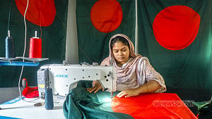 Flag-making frenzy ahead of Victory Day