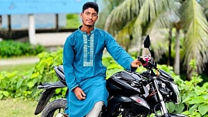 হাতিয়ায় চর দখলের বলি ৫: বাবাকে ফেরাতে গিয়ে লাশ হল কলেজছাত্র