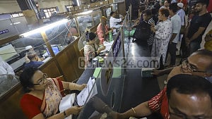 EC urges banks to stay open Saturday