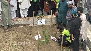 Hadi buried beside the national poet