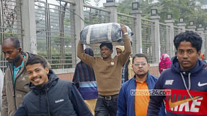 সংবর্ধনার ভিড়ের দিনে ভোগান্তিতে মানুষ