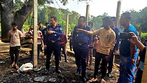 রাউজানে হিন্দু বাড়িতে আগুন, জড়িতদের তথ্য দিলে পুরস্কার