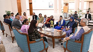 হাদির ওপর হামলার ঘটনায় উদ্বেগ রোকেয়া পদকজয়ীদের