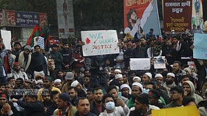 শাহবাগ অবরোধে ইনকিলাব মঞ্চ
