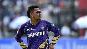 টি-টোয়েন্টিতে ৬০০ উইকেটের মাইলফলকে নারাইন