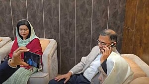ঢাকায় নেমেই ইউনূসকে তারেকের ফোন, দিলেন ধন্যবাদ
