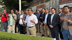 Tarique visits graves of brother, father-in-law