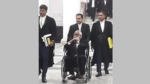 ট্রাইব্যুনালের তলবে হাজির হয়ে ক্ষমা চাইলেন জেড আই খান পান্না