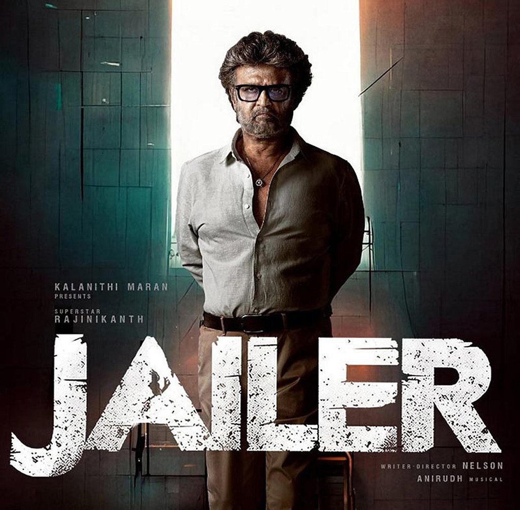 পাঁচ দশকের বেশি সময় ধরে তামিল, হিন্দি ও তেলেগু মিলিয়ে ১৭০টির বেশি চলচ্চিত্রে অভিনয় করেছেন রজনীকান্ত। এক সময় এই অভিনেতার সিনেমা মুক্তির দিনে দক্ষিণে রাজ্যে রাজ্যে ছুটি ঘোষণা করা হত।