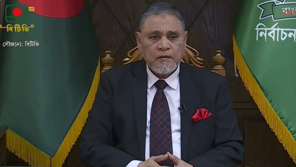  জাতির উদ্দেশে দেওয়া ভাষণে বৃহস্পতিবার ত্রয়োদশ সংসদ নির্বাচনের তফসিল ঘোষণা করেন প্রধান নির্বাচন কমিশনার এএমএম নাসির উদ্দিন। 
