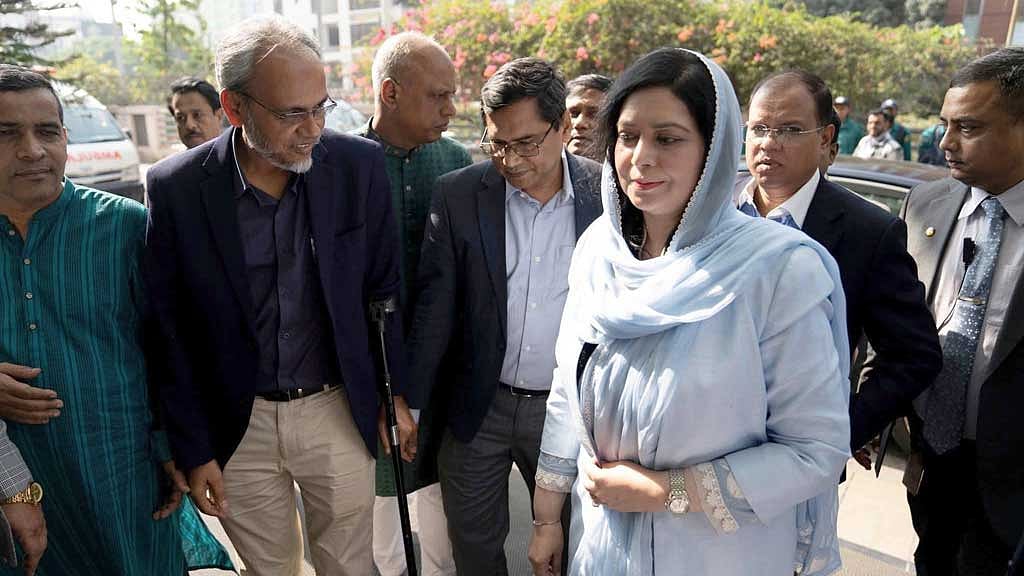 শুক্রবার বেলা ১২টার দিকে হাসপাতালে পৌঁছান জুবাইদা রহমান।