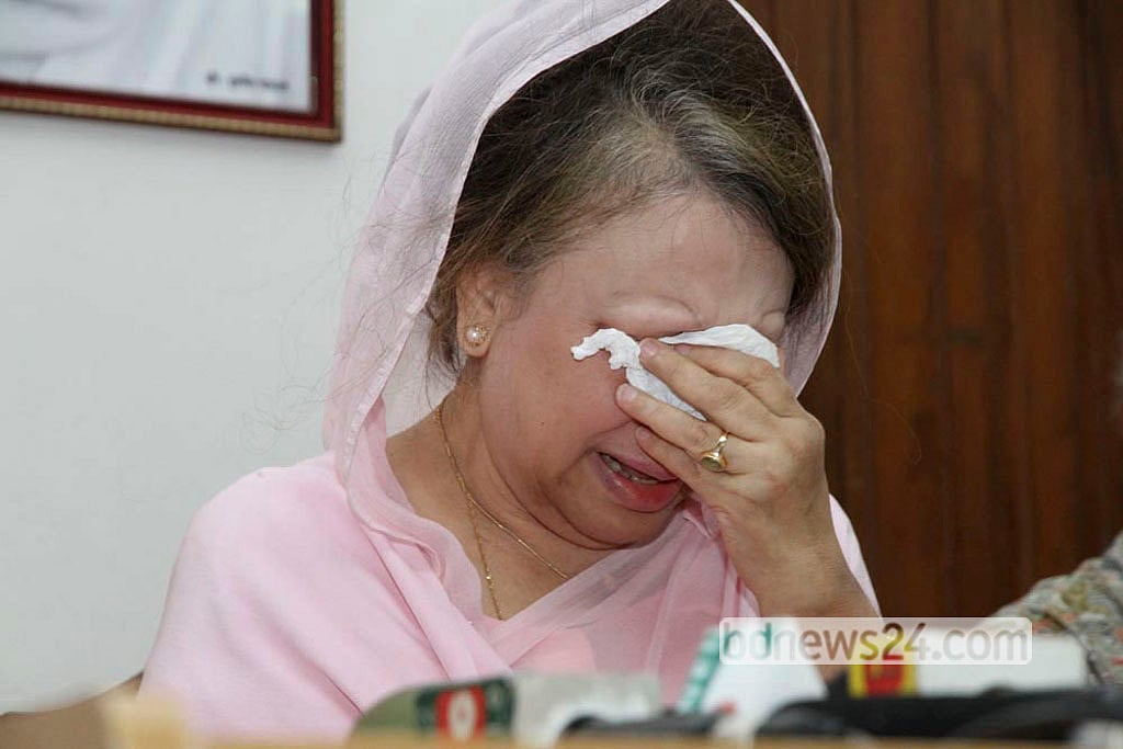 Nov 13, 2010: After being evicted from her residence on Moinul Road inside the cantonment, Khaleda Zia breaks down during a press briefing at the BNP office in Gulshan. Photo: Muhammad Mostafigur Rahman