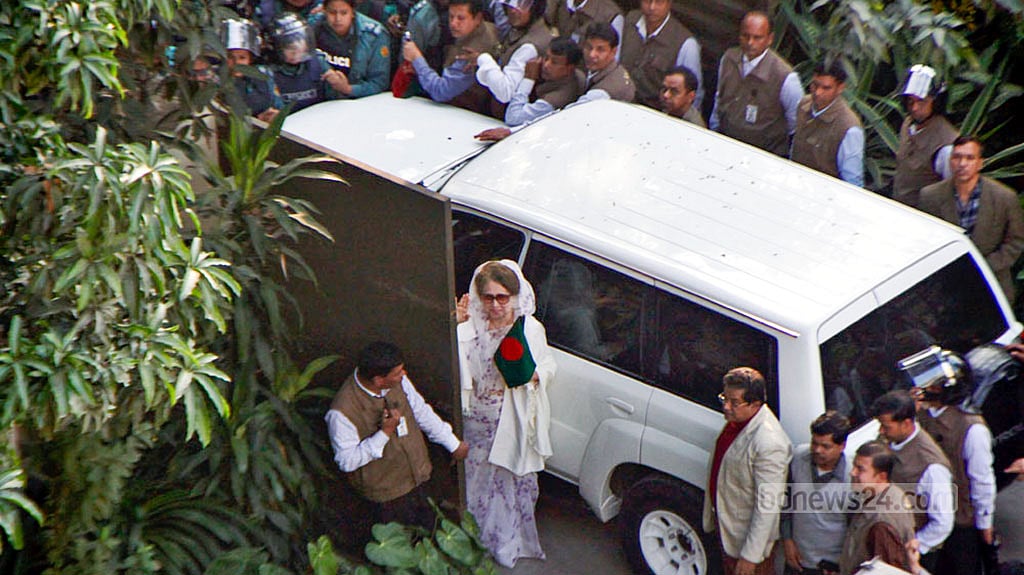 Dec 29, 2013: As Dhaka remains paralysed amid BNP’s “March to Dhaka” programme, Khaleda Zia waves the national flag from the gate of her Gulshan residence, unable to step outside due to police restrictions. Photo: Tanvir Ahmed