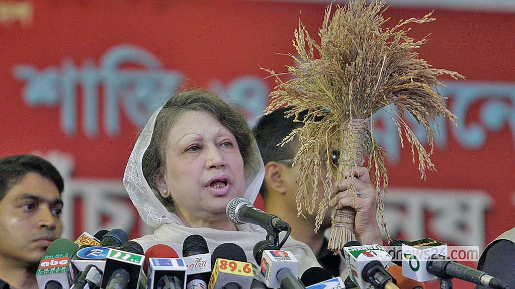 Dec 27, 2008. After two years of a state of emergency, and on the eve of the 9th parliamentary polls, BNP chief Khaleda Zia held up the party’s election symbol, the ‘sheaf of paddy,’ at a four-party alliance election rally in Dhaka’s Paltan. Photo: Mustafiz Mamun