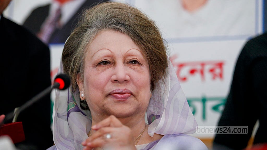 Mar 13, 2015: Khaleda Zia addresses a press conference at her Gulshan office amid a three-month-long blockade and hartal. Photo: Asaduzzaman Pramanik
