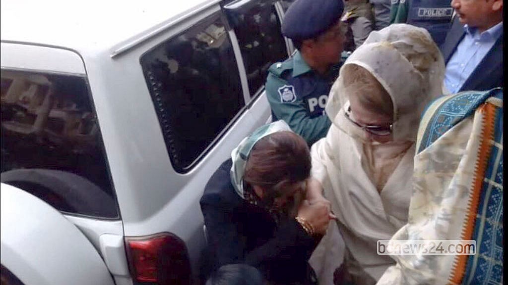Feb 8, 2018: Khaleda is being taken to the old Dhaka Central Jail after being sentenced to five years in the Zia Orphanage Trust corruption case. Photo: Muhammad Mostafigur Rahman