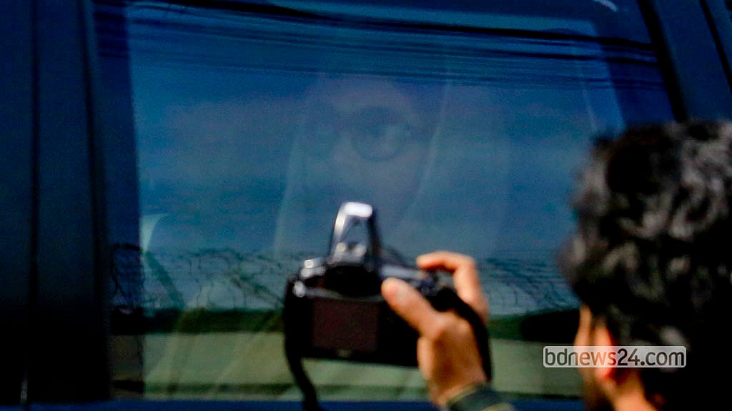 Mar 25, 2020: Amid the COVID-19 pandemic, Khaleda Zia is released conditionally for six months after serving 25 months in prison. Party leaders and activists gather at Bangabandhu Sheikh Mujib Medical University to see her. Photo: Asif Mahmud Ove