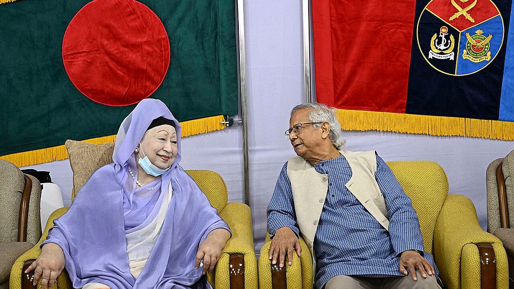 Nov 21, 2025: Khaleda Zia attends the Armed Forces Day reception at Senakunja, seated beside Chief Advisor Muhammad Yunus, in what would be her last public appearance. Photo: PID