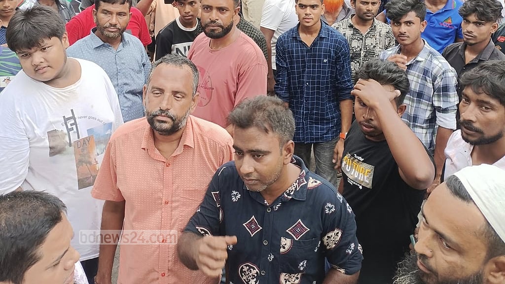BNP leader Abu Hena Mostafa Kamal remains active in the field in Natore-4 despite missing out on the party nomination.