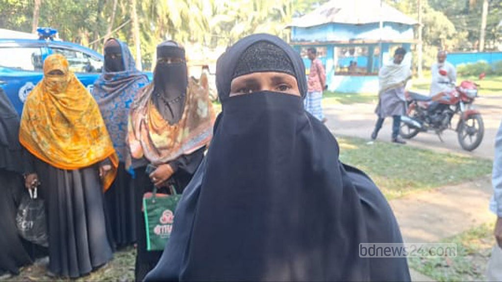 নিখোঁজ শামছুর স্ত্রী মাহফুজা বেগম।