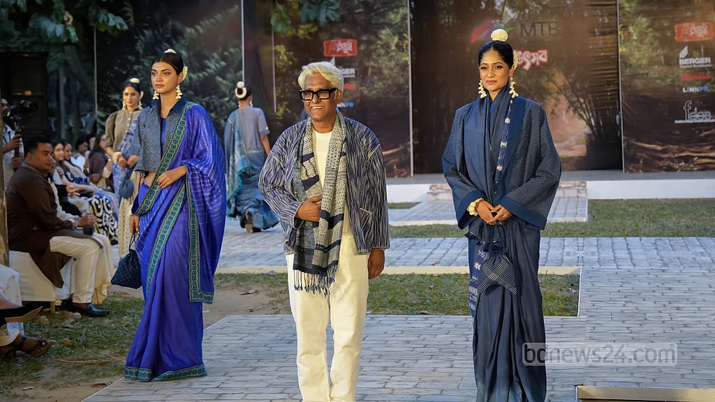 নিজের সৃষ্টি ও মডেলদের সাথে শৈবাল সাহা।