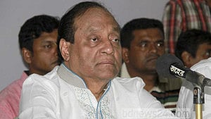 সভা মঞ্চে ওঠার আগে বিদায় জীবন মঞ্চেই