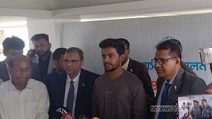 আগে স্থানীয় সরকারের নির্বাচন চান উপদেষ্টা আসিফ মাহমুদ
