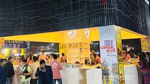 বইমেলার স্টলের সাজে ‘দ্রোহের’ চেতনা