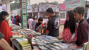 বইমেলায় বিদায়ের সুর: প্রকাশ কমেছে, বই বিক্রিতেও হতাশা