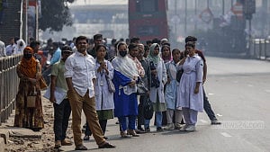 বাসে ওঠার যুদ্ধ