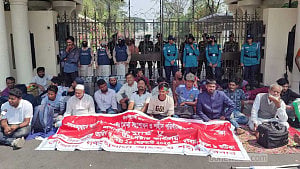 Injured protesters outside CAO for 2 days