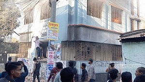 চাঁপাইনবাবগঞ্জে আওয়ামী লীগ কার্যালয়-নেতার বাড়িতে ভাঙচুর, অগ্নিসংযোগ