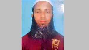 Jamaat activist run over by bus while trying to free ameer from traffic