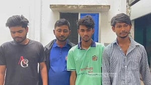 ধামরাইয়ে বিনোদন কেন্দ্রে শিক্ষার্থীদের ওপর হামলায় মামলা, গ্রেপ্তার ৪