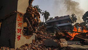 বঙ্গবন্ধুর বাড়ির ‘ইট সংগ্রহে’ এসে পুলিশ হেফাজতে কিশোর