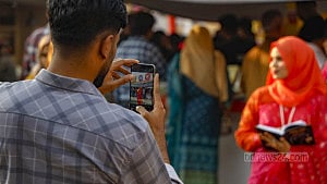 বইমেলায় ছবির খোঁজে