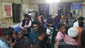 ফেনীতে কভার্ড ভ্যানের চাপায় পিকআপ আরোহী ৬ শ্রমিকের মৃত্যু