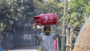 12kg LPG cylinder price cut by Tk 55