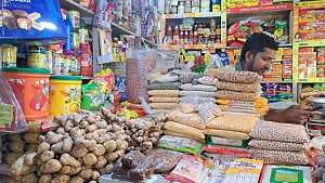Soyabean oil bottles disappear, vegetable prices on the rise