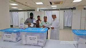 নেতৃত্ব বাছাইয়ে ভোট দিচ্ছেন হজ এজেন্সি মালিকরা